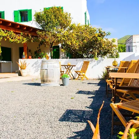 Casa Abuela Elena بيت ضيافة Haría